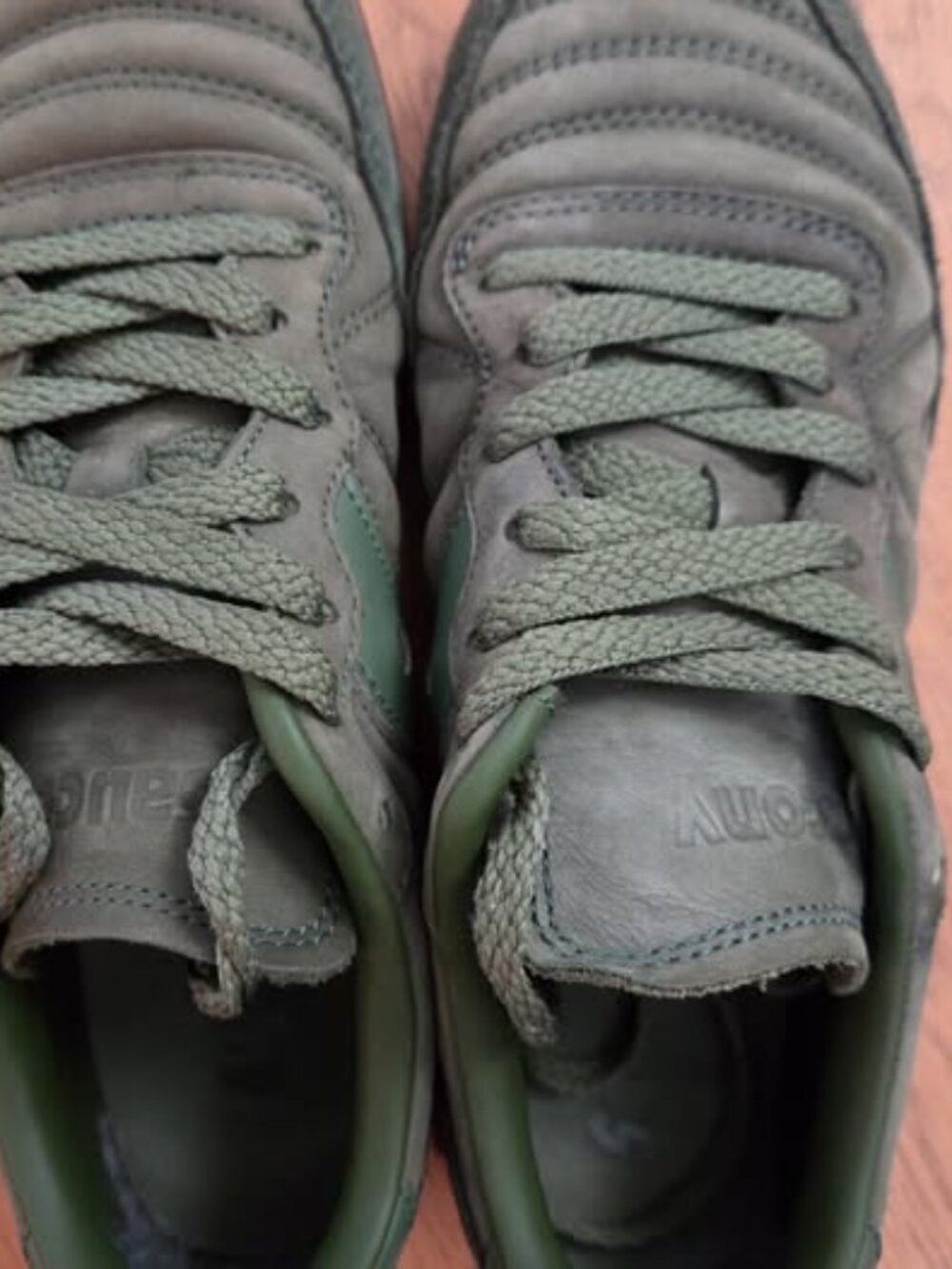 Saucony 586i Nubuck Sneakers–Cypress Green – Unisex Size 6 / Men's 6/Women's 7.5